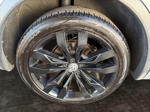 Used 2021 Volkswagen Tiguan SE R-Line w/ 3rd Row Seat Package image 38