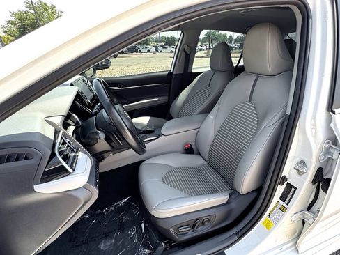 Used 2023 Toyota Camry SE FWD image 16