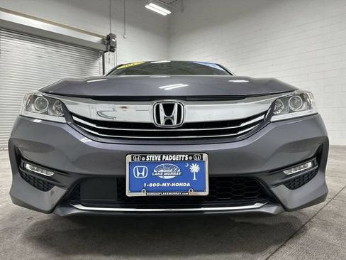 Used 2017 Honda Accord EX image 10
