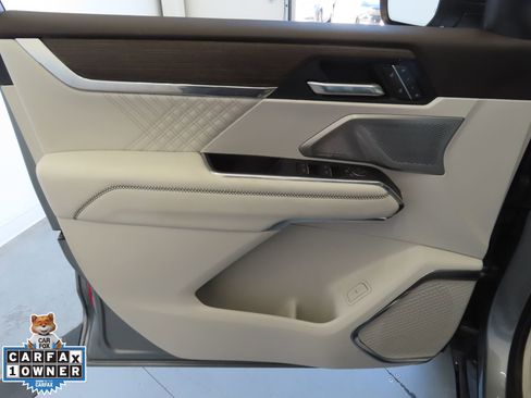 Used 2025 GMC Acadia Denali w/ Super Cruise Package image 11