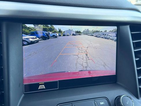 Used 2022 GMC Acadia SLE w/ Driver Convenience Package FWD image 12