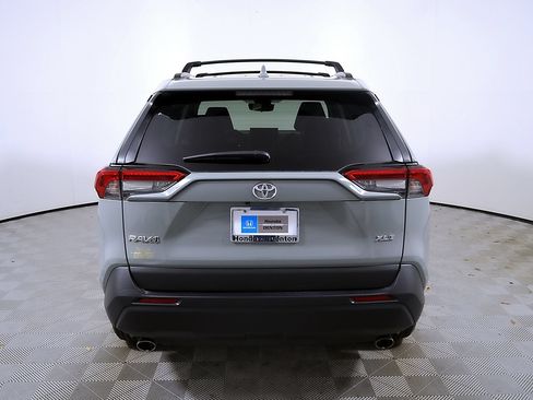 Used 2022 Toyota RAV4 XLE w/ Convenience Package FWD image 8