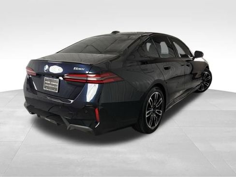 Used 2024 BMW 530i w/ M Sport Package RWD image 7