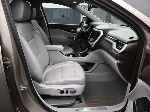 Used 2022 GMC Acadia SLT w/ Technology Package image 10