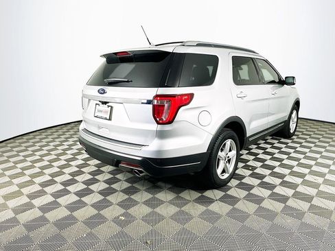 Used 2018 Ford Explorer XLT w/ Equipment Group 201A image 10