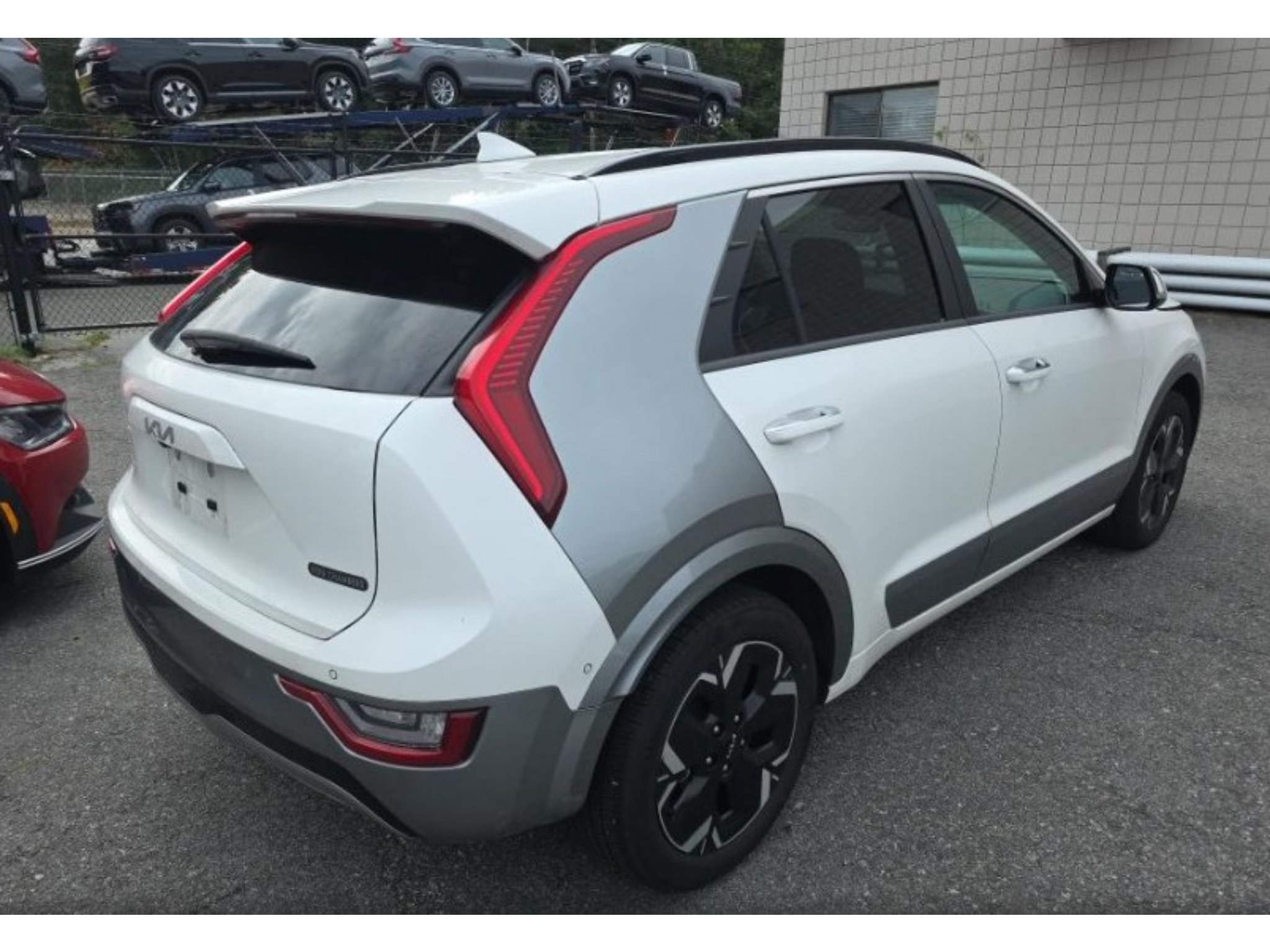 Used 2024 Kia Niro Wave w/ Wave Preserve Package FWD image 4