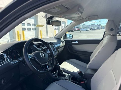 Used 2018 Volkswagen Tiguan SE AWD/4WD image 9