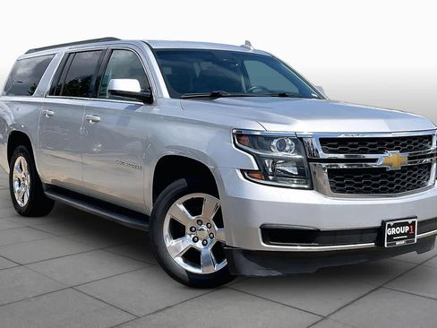 Used 2015 Chevrolet Suburban LT RWD image 3