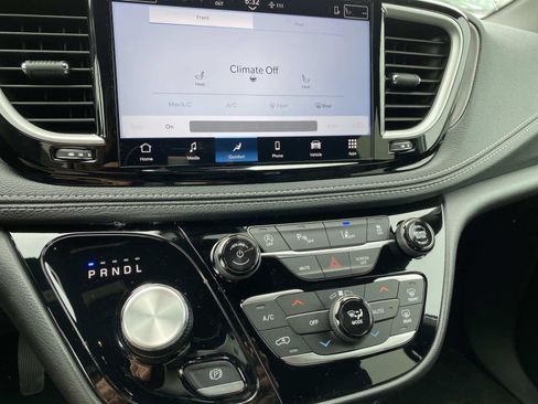 New 2027 Chrysler Pacifica Select FWD image 10