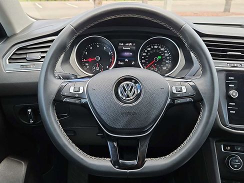 Used 2021 Volkswagen Tiguan SE w/ Panoramic Sunroof Package FWD image 11
