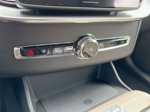 New 2026 Volvo XC90 B5 Core w/ Protection Package image 18