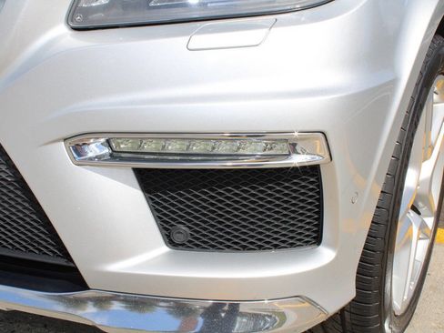 Used 2016 Mercedes-Benz GL 550 4MATIC image 12