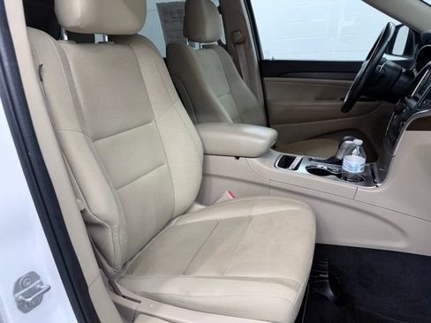 Used 2016 Jeep Grand Cherokee Laredo RWD image 19