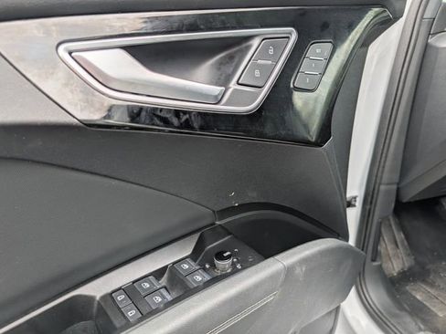 Used 2024 Audi Q4 e-tron Premium w/ Convenience Package AWD/4WD image 15