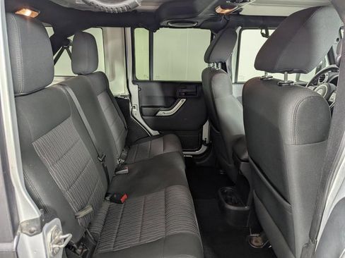 Used 2012 Jeep Wrangler Unlimited Rubicon w/ Connectivity Group image 18