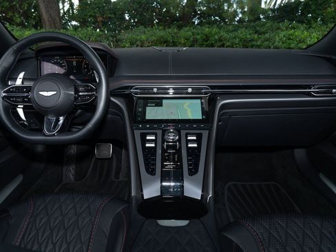 Used 2024 Aston Martin DB12 Coupe image 19