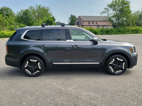 Used 2024 Kia Telluride EX w/ EX Captain's Chair Package AWD/4WD image 4