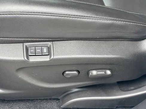 Used 2017 Buick Encore Essence FWD image 29