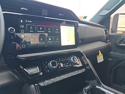 Used 2025 GMC Sierra 2500 AT4 image 27