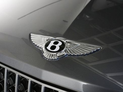 Certified 2025 Bentley Bentayga image 8