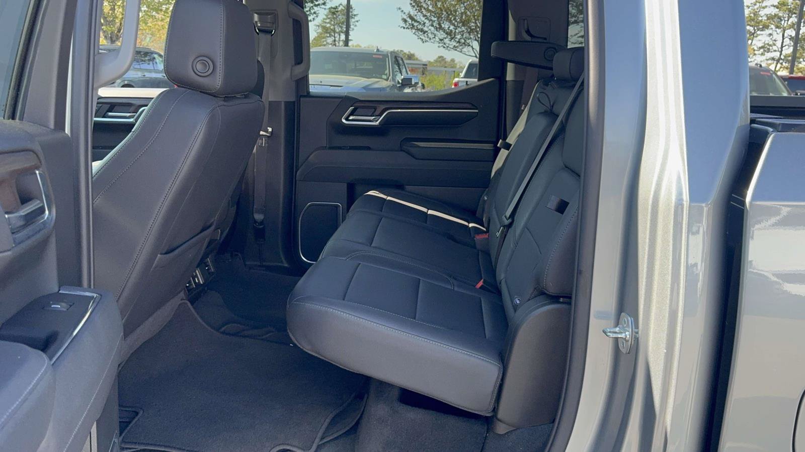 Certified 2025 GMC Sierra 1500 SLT AWD/4WD image 17
