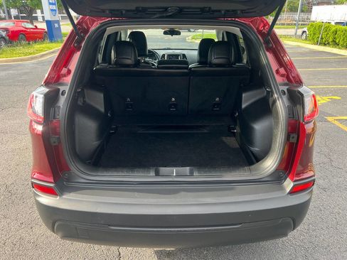 Used 2019 Jeep Cherokee Latitude Plus AWD/4WD image 15
