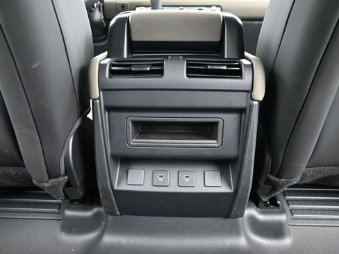 Used 2025 Land Rover Defender 110 S image 20