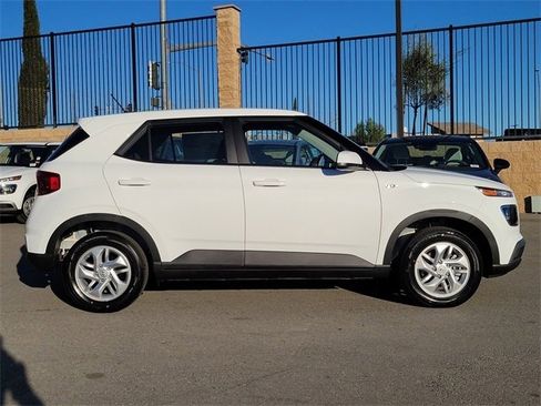 New 2026 Hyundai Venue SE image 24