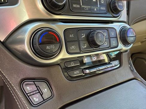 Used 2020 Chevrolet Suburban Premier image 28