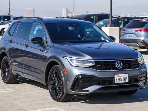 Used 2022 Volkswagen Tiguan SE R-Line image 3