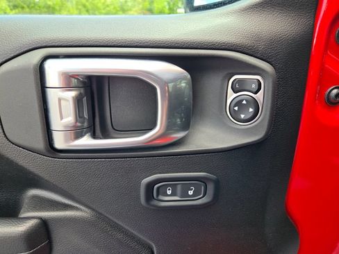 Used 2024 Jeep Wrangler Unlimited AWD/4WD image 12
