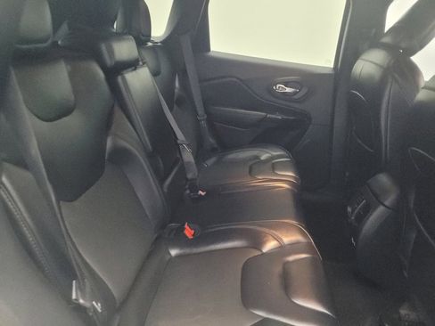 Used 2021 Jeep Cherokee Latitude Plus image 19