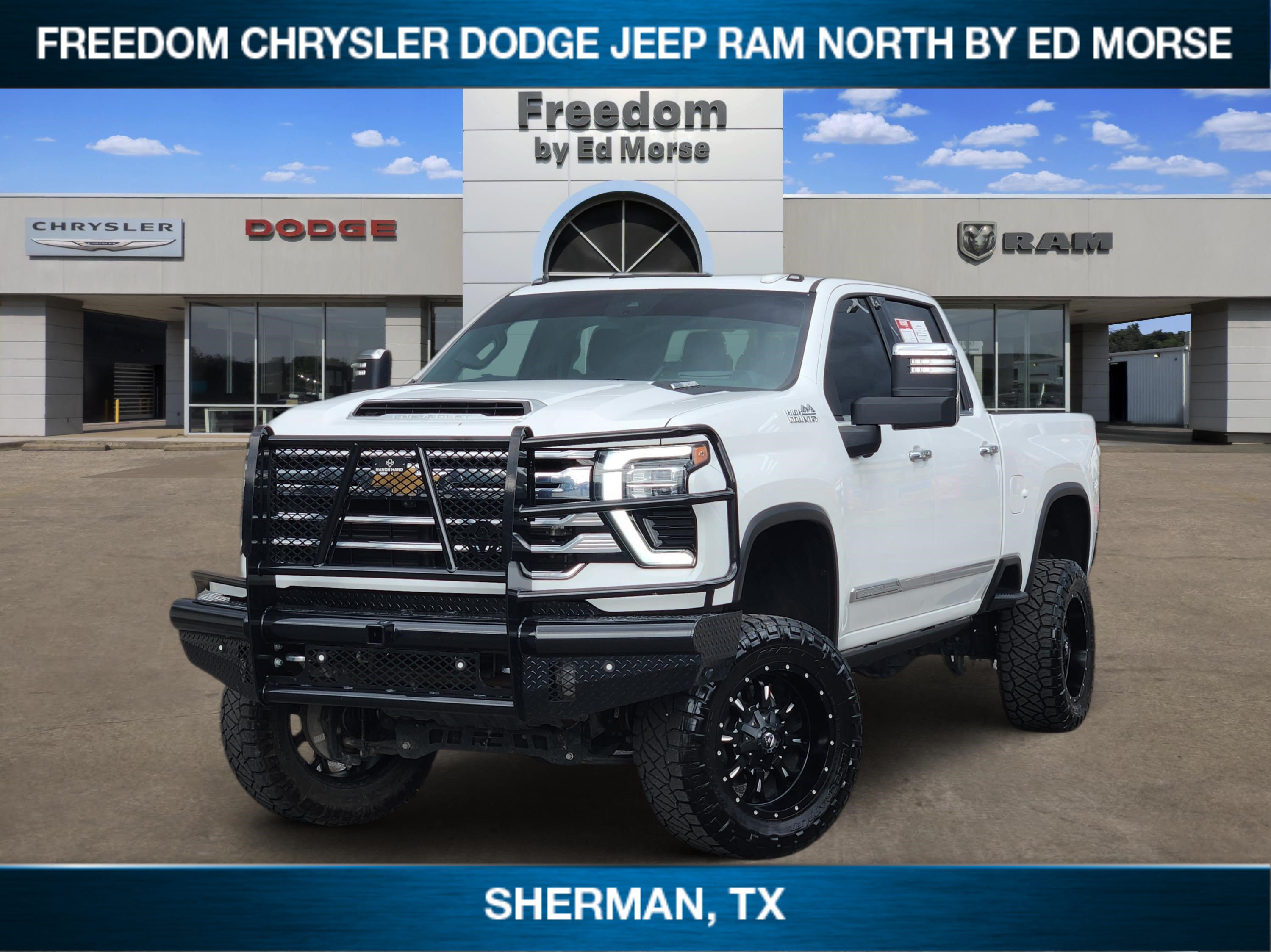 Used 2024 Chevrolet Silverado 2500 High Country w/ Technology Package AWD/4WD image 1