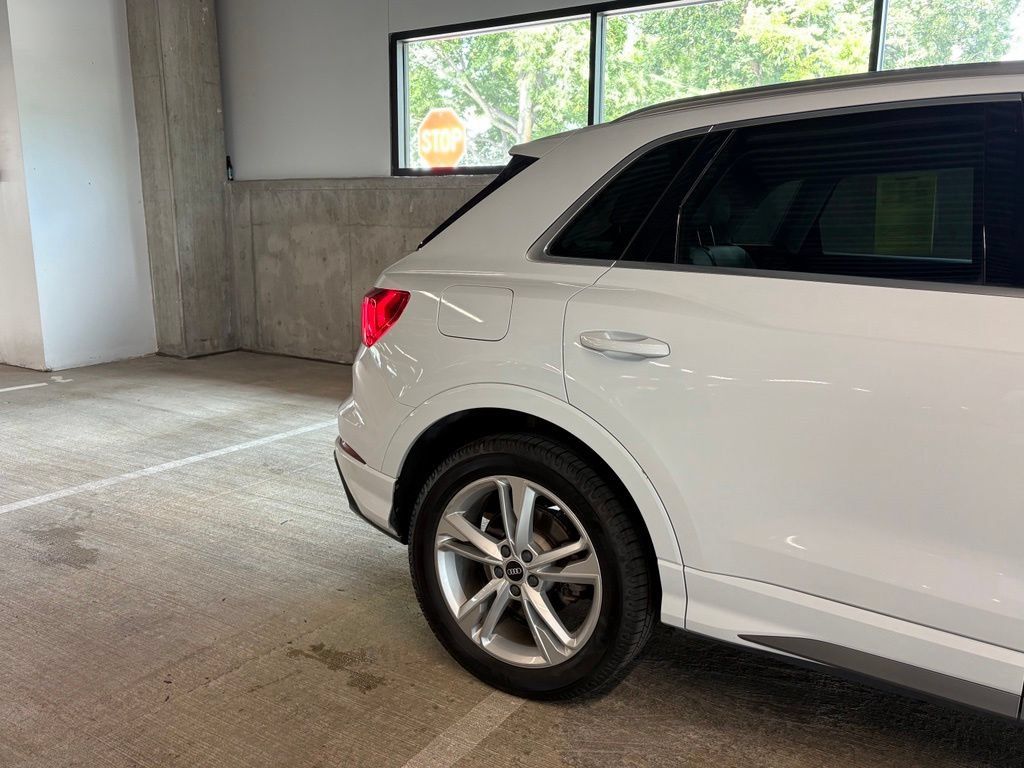 Used 2022 Audi Q3 2.0T Premium Plus w/ Premium Plus Package AWD/4WD image 11