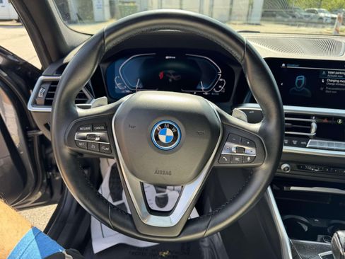 Used 2022 BMW 330e w/ Convenience Package RWD image 26