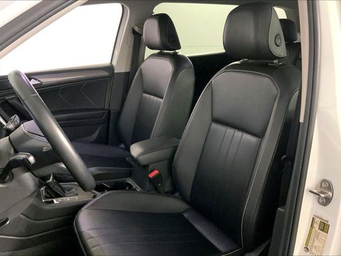 Used 2024 Volkswagen Tiguan SE FWD image 22