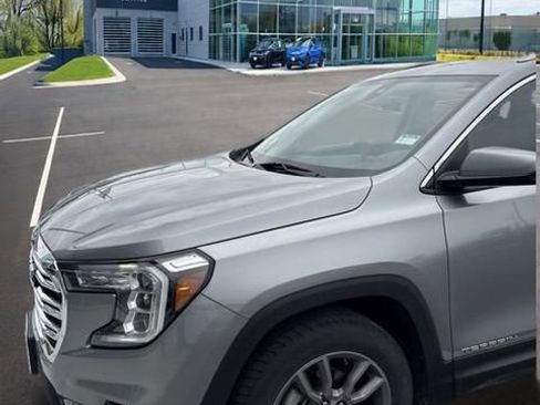 Used 2023 GMC Terrain SLT AWD/4WD image 3