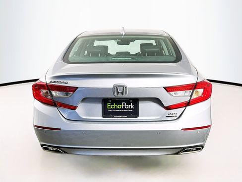 Used 2019 Honda Accord Touring image 7