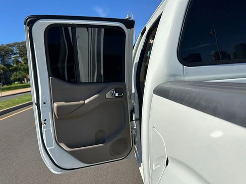 Used 2018 Nissan Frontier SV w/ Value Truck Package image 15
