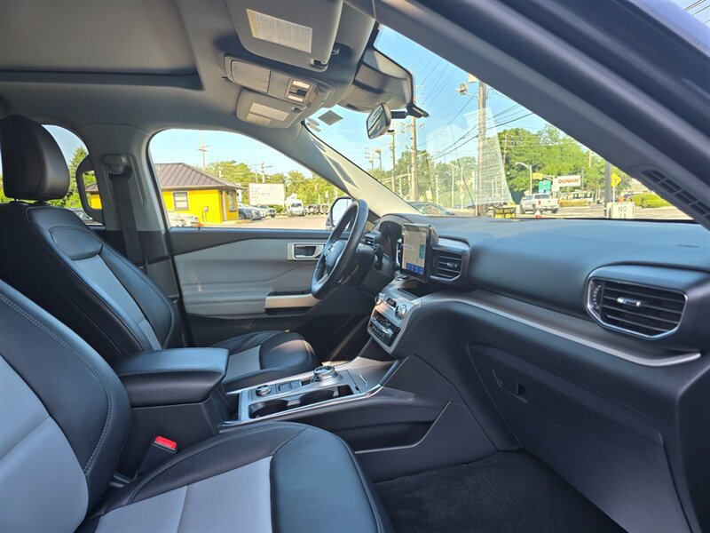 Used 2023 Ford Explorer XLT w/ Equipment Group 202A AWD/4WD image 19