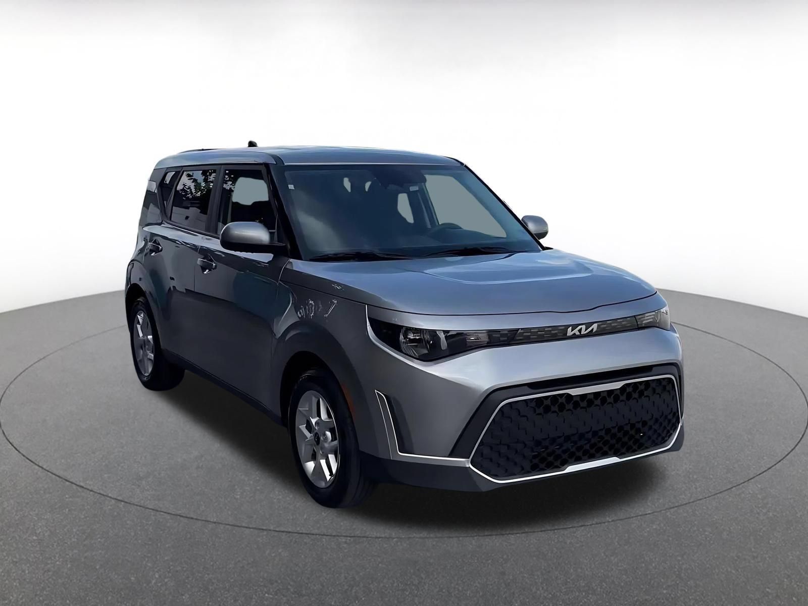Used 2025 Kia Soul LX w/ LX Technology Package FWD image 3
