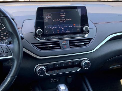 Used 2022 Nissan Altima 2.5 SR w/ Midnight Edition Package FWD image 7