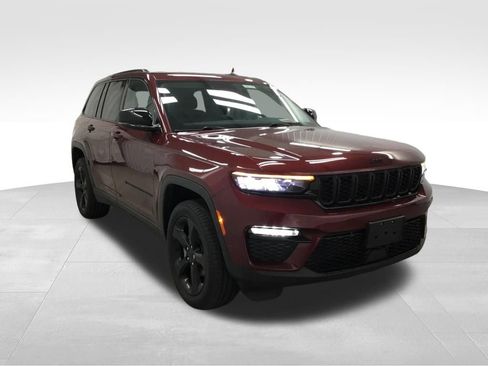 Used 2023 Jeep Grand Cherokee Limited w/ Black Appearance Package AWD/4WD image 3