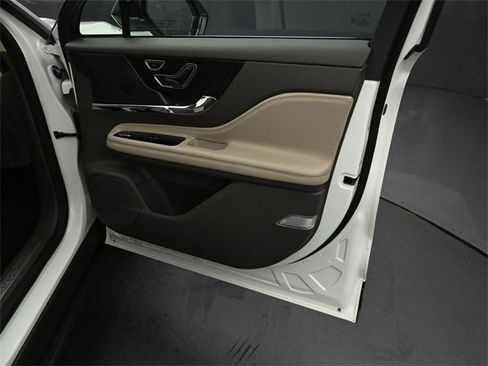 Certified 2023 Lincoln Corsair Reserve w/ Towing Package image 33