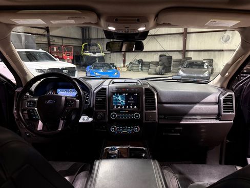 Used 2019 Ford Expedition Platinum RWD image 29