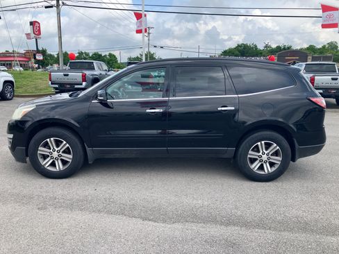 Used 2017 Chevrolet Traverse LT FWD image 4