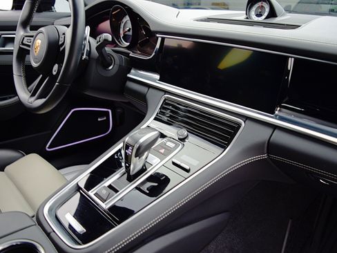 Used 2023 Porsche Panamera GTS image 30