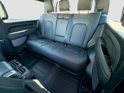 Used 2023 Land Rover Defender 90 V8 AWD/4WD image 18