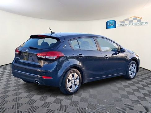 Used 2017 Kia Forte LX FWD image 6