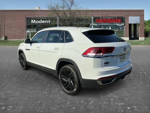 Used 2022 Volkswagen Atlas Cross Sport SE AWD/4WD image 2
